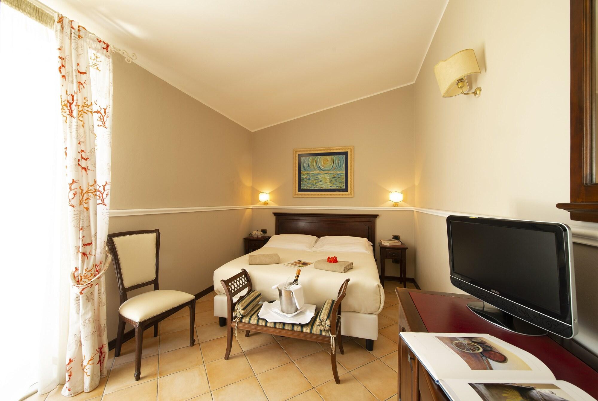 Charme Hotel Villa Principe Fitalia 法努撒 外观 照片