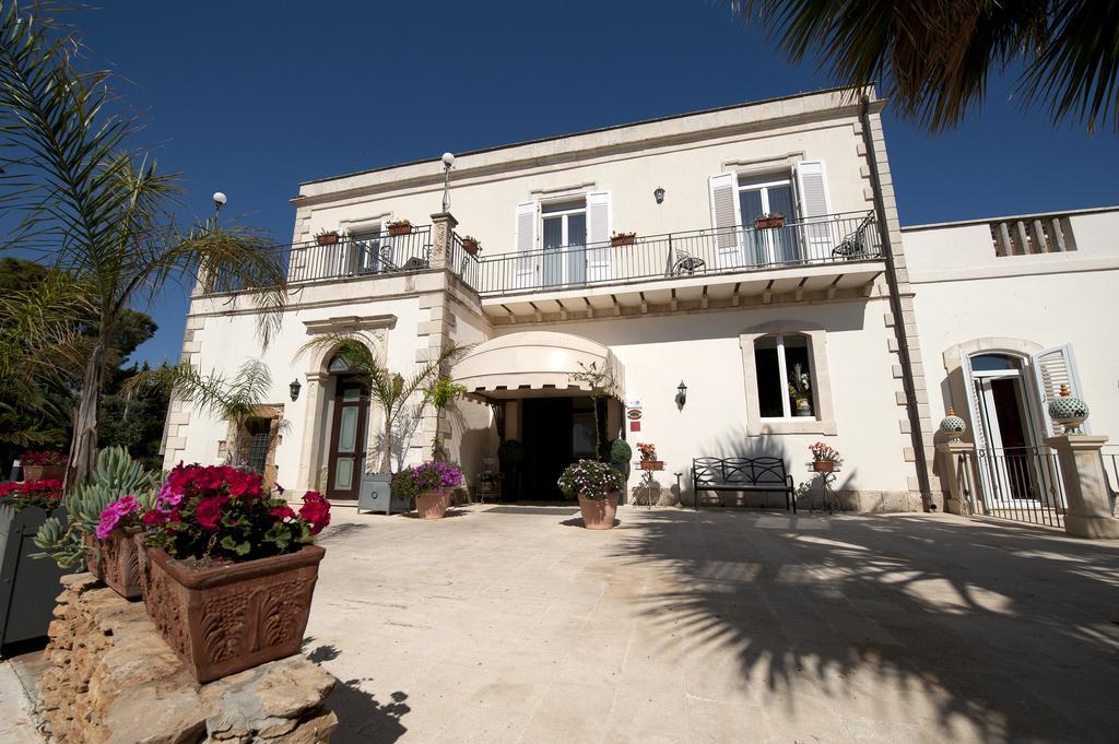 Charme Hotel Villa Principe Fitalia 法努撒 外观 照片