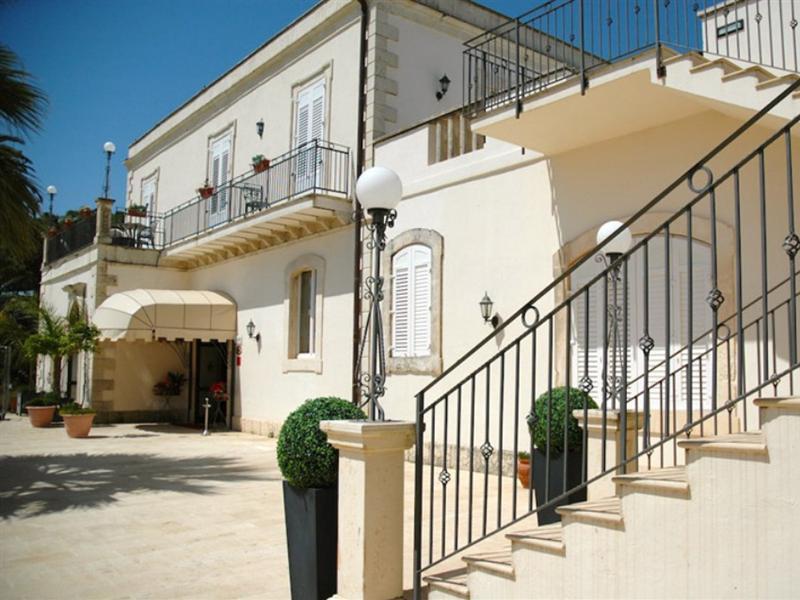 Charme Hotel Villa Principe Fitalia 法努撒 外观 照片