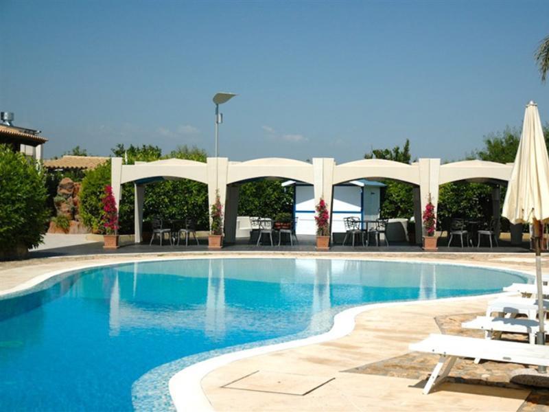 Charme Hotel Villa Principe Fitalia 法努撒 外观 照片