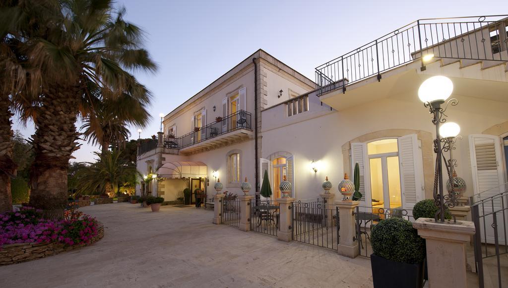 Charme Hotel Villa Principe Fitalia 法努撒 外观 照片