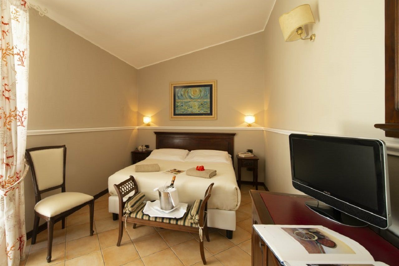 Charme Hotel Villa Principe Fitalia 法努撒 外观 照片